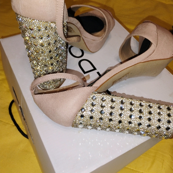 Women's 8.5 Aldo Pink Platform Heels Rhinestones Fancy Classy Elegant Affordable - Picture 5 of 6